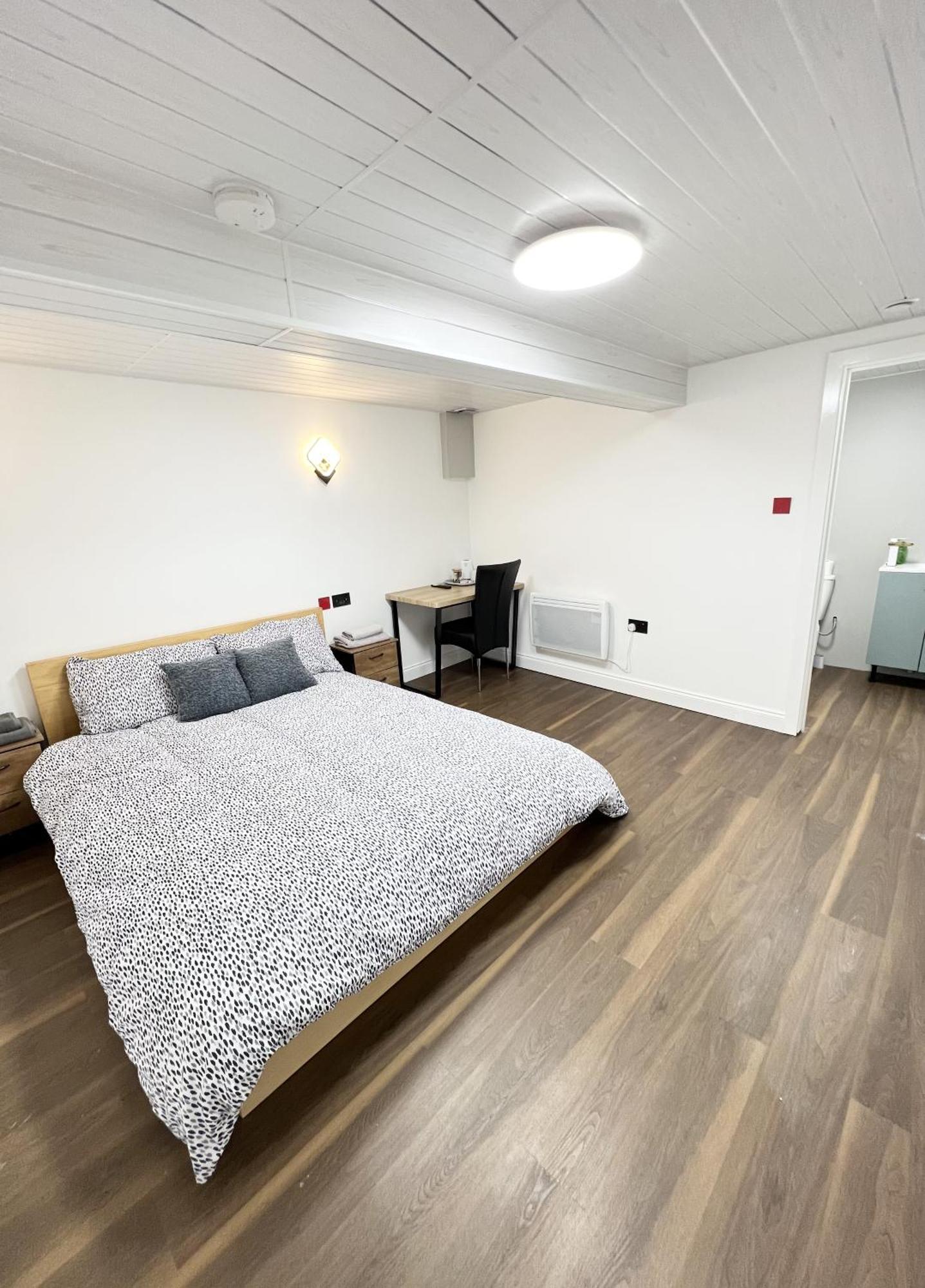Welsh Holiday Accommodation - Modern Living Pembroke Dock Extérieur photo