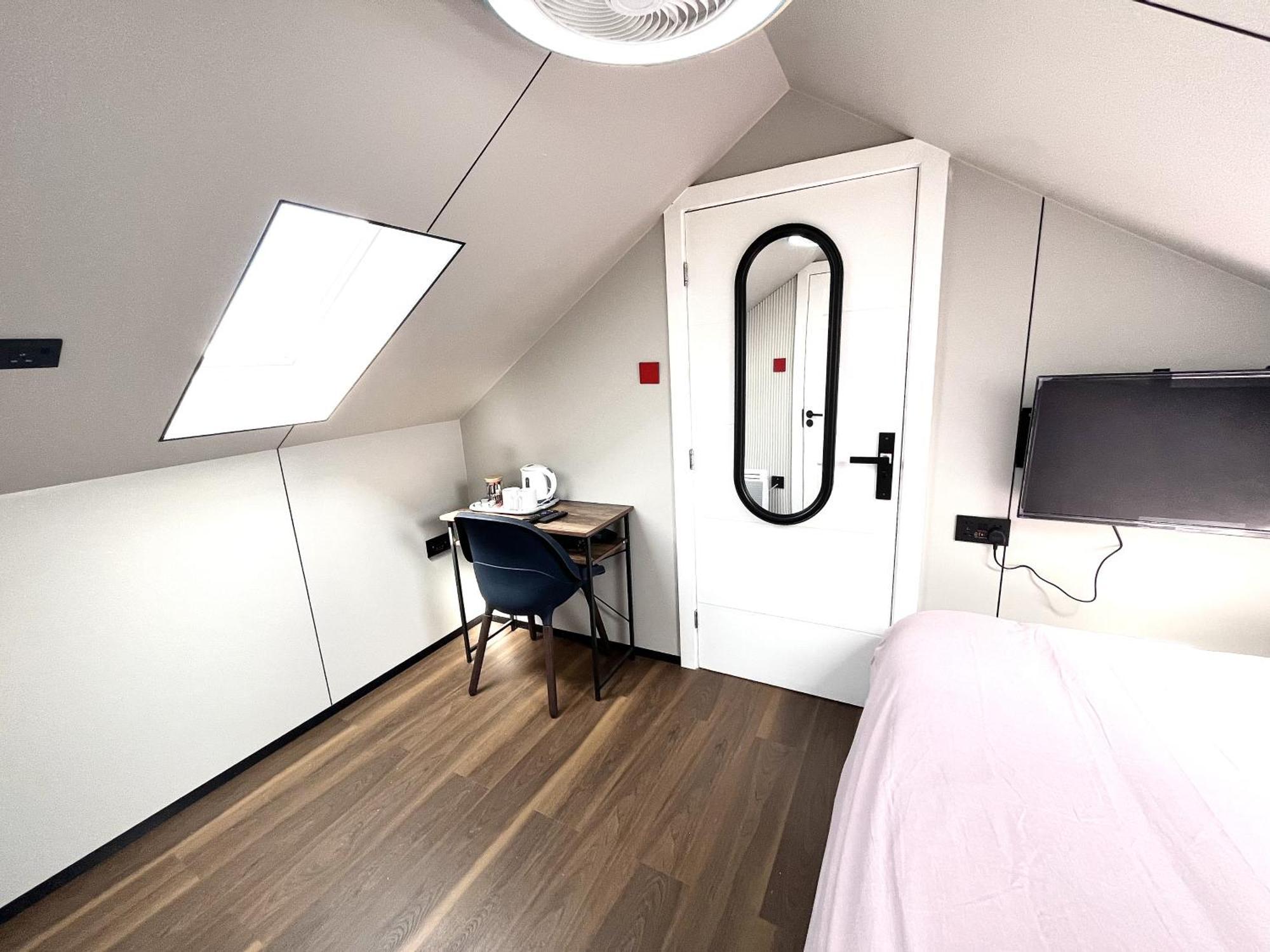 Welsh Holiday Accommodation - Modern Living Pembroke Dock Extérieur photo